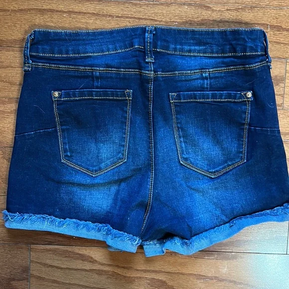 NoBo High Rise Shorts - Picture 3 of 4